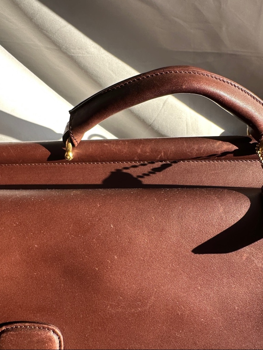 Vintage Coach Field Bag, Style 0594, in Mahogany - Picture 4 of 15